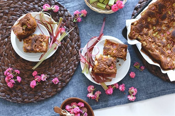 Kendall Jenner風の生け垣照明を自宅で再現する方法